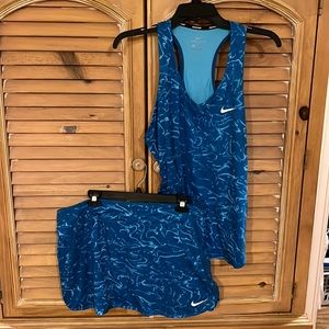 WMNs Nike tennis golf tank and Skort sz XL blue water pattern
